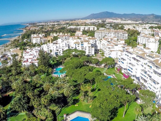 Commercial for sale in Puerto Banús, Marbella