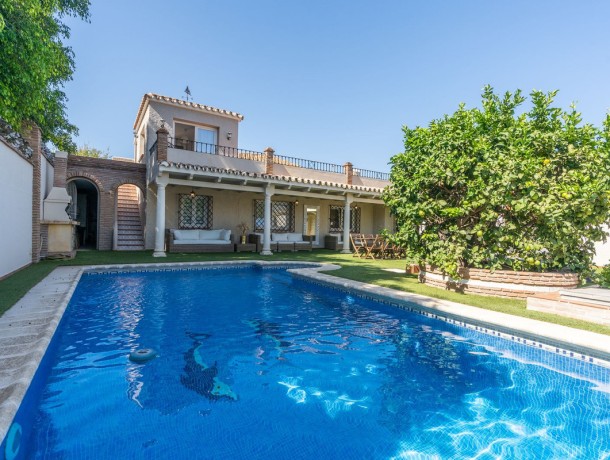 Villa for sale in San Pedro de Alcántara, Marbella