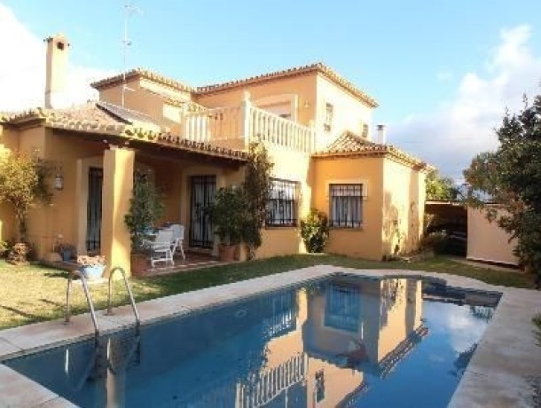 Villa for sale in San Pedro de Alcántara, Marbella