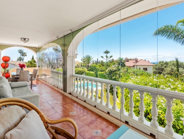 Villa for sale in El Rosario, Marbella
