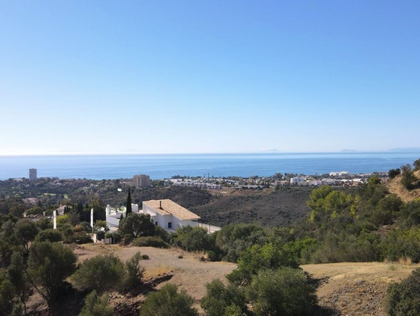 Plot for sale in Altos de los Monteros, Marbella