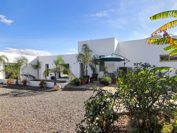 Villa for sale in Monda, Marbella