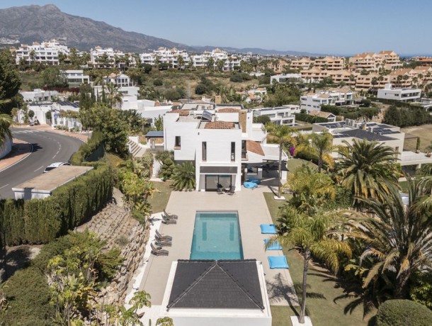 Villa for sale in Atalaya, Marbella