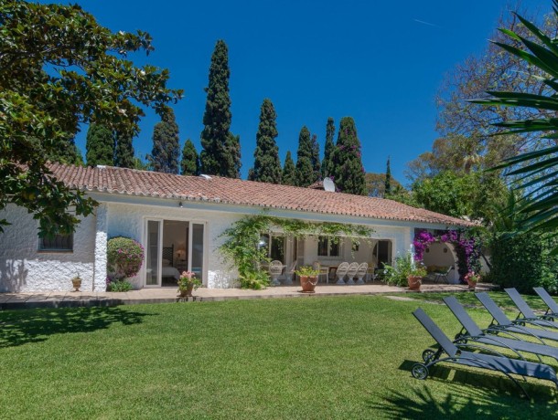 Villa for sale in Cortijo Blanco, Marbella