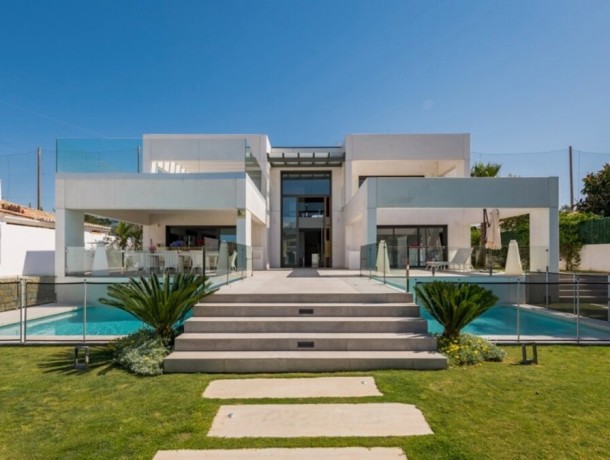 Villa for sale in Guadalmina Alta, Marbella