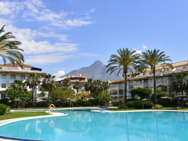 Apartment for sale in Nueva Andalucía, Marbella