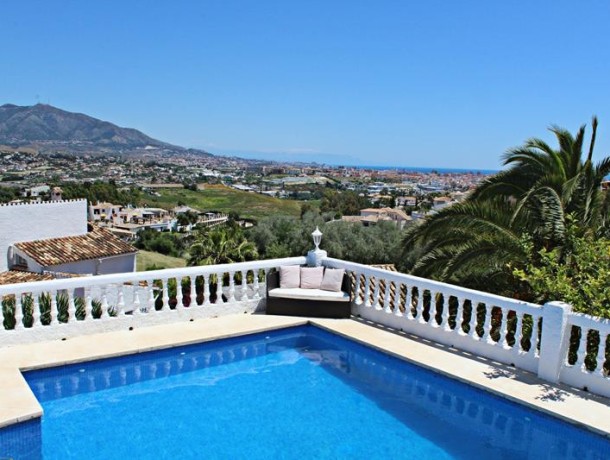 Villa for sale in Cerros del Aguila, Marbella