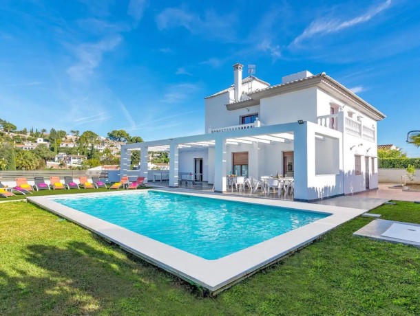 Villa for sale in Sierrezuela, Marbella