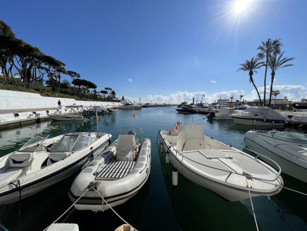 Apartment for sale in Puerto de Cabopino, Marbella