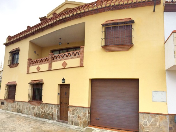 Townhouse for sale in Alora, Marbella