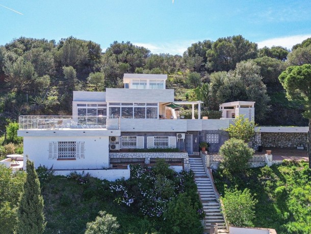 Villa for sale in Cerros del Aguila, Marbella