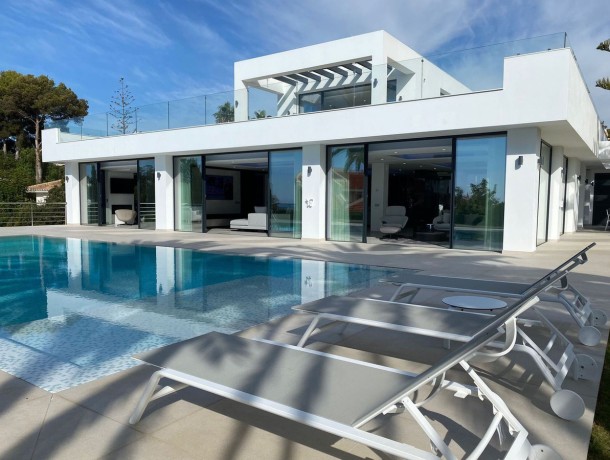 Villa for sale in Elviria, Marbella