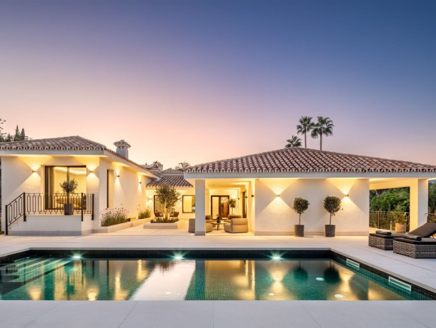 Villa for sale in Nueva Andalucía, Marbella