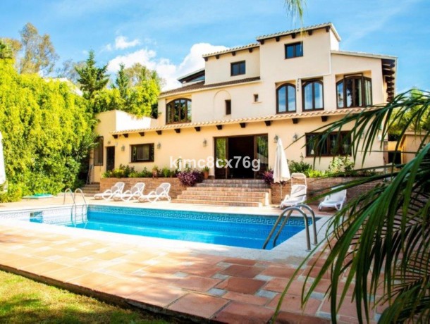 Villa for sale in Nueva Andalucía, Marbella