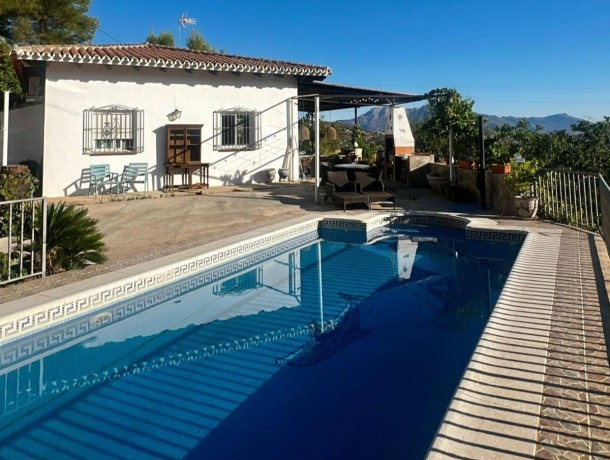 Villa for sale in Monda, Marbella