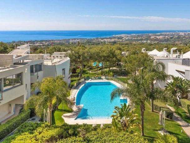 Villa for sale in Sierra Blanca, Marbella