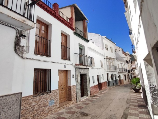 Townhouse for sale in Tolox, Marbella