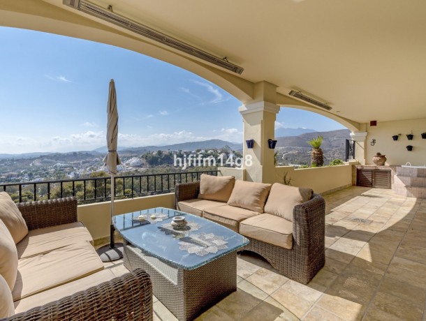 Apartment for sale in Nueva Andalucía, Marbella
