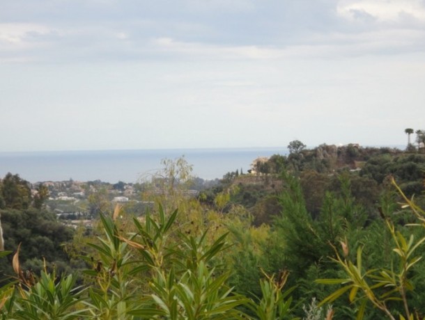 Villa for sale in Los Arqueros, Marbella