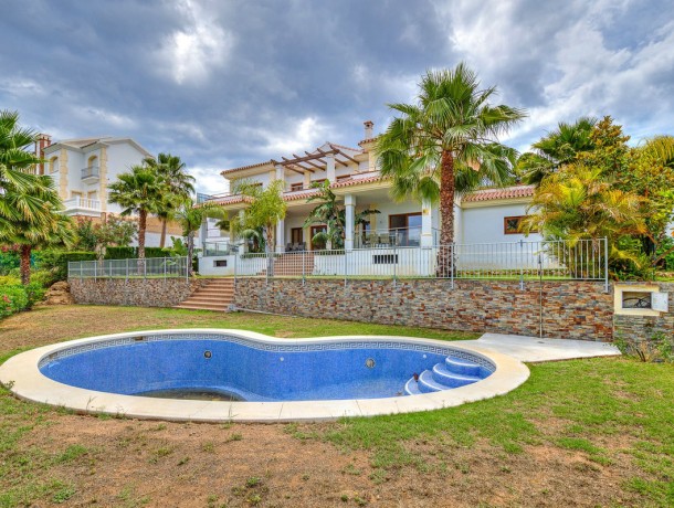 Villa for sale in La Cala Golf, Marbella