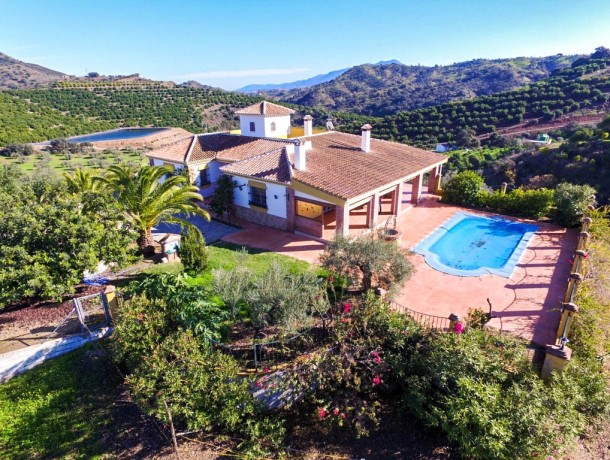 Villa for sale in Coín, Marbella