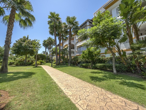 Apartment for sale in Nueva Andalucía, Marbella