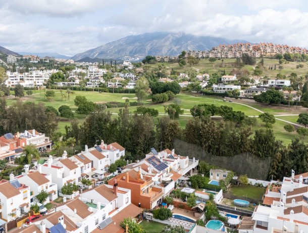 Townhouse for sale in Nueva Andalucía, Marbella