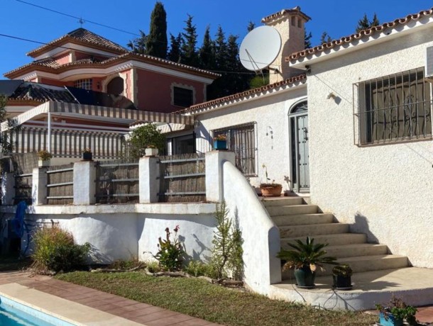 Villa for sale in Sierrezuela, Marbella