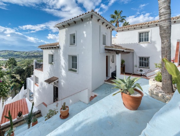 Villa for sale in Sierrezuela, Marbella