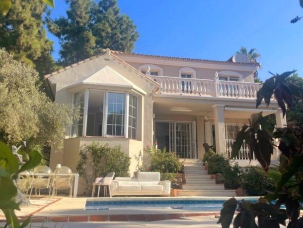 Villa for sale in Calahonda, Marbella