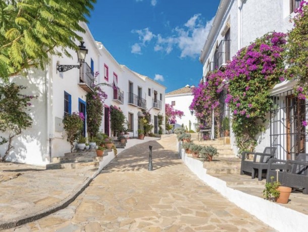 Townhouse for sale in Nueva Andalucía, Marbella