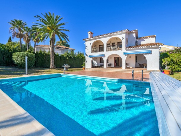 Villa for sale in Atalaya, Marbella
