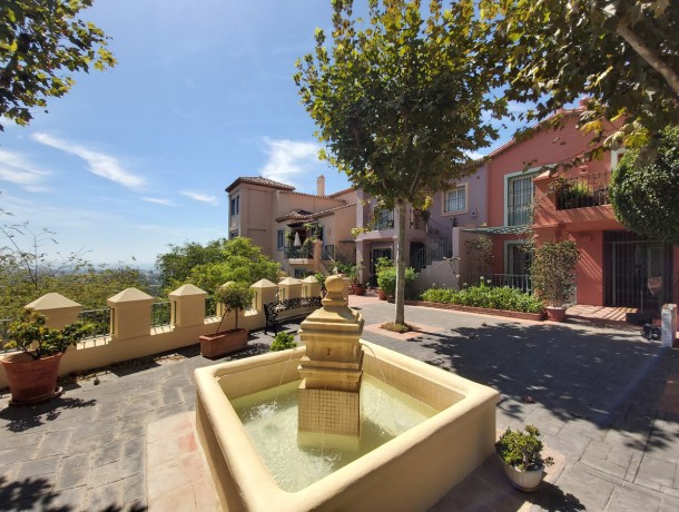 Apartment for sale in Monte Halcones, Marbella