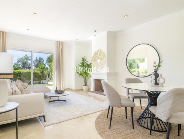 Apartment for sale in Nueva Andalucía, Marbella