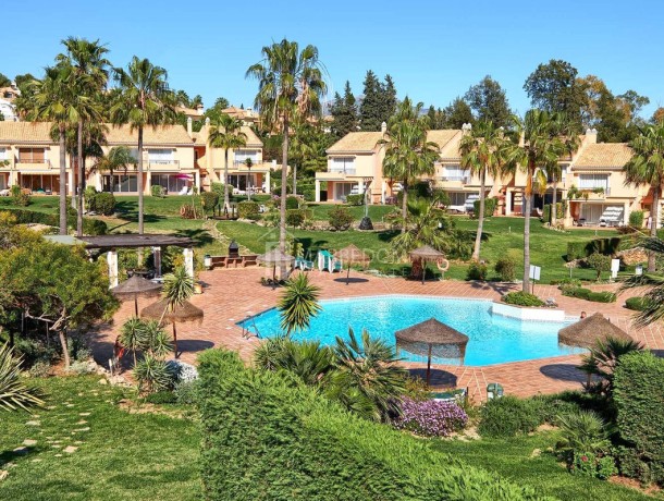 Townhouse for sale in El Paraiso, Marbella