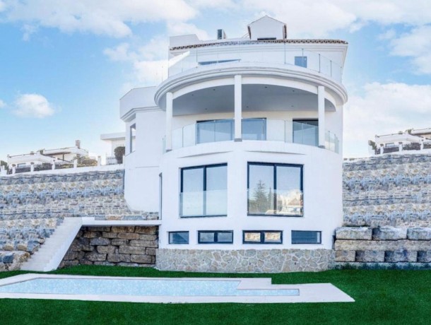 Villa for sale in Benalmadena, Marbella