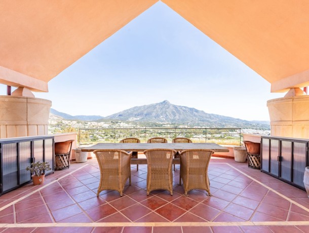 Apartment for sale in Nueva Andalucía, Marbella