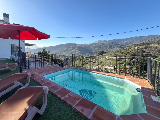 Villa for sale in Yunquera, Marbella