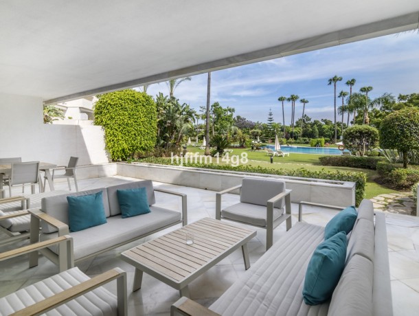 Apartment for sale in Nueva Andalucía, Marbella