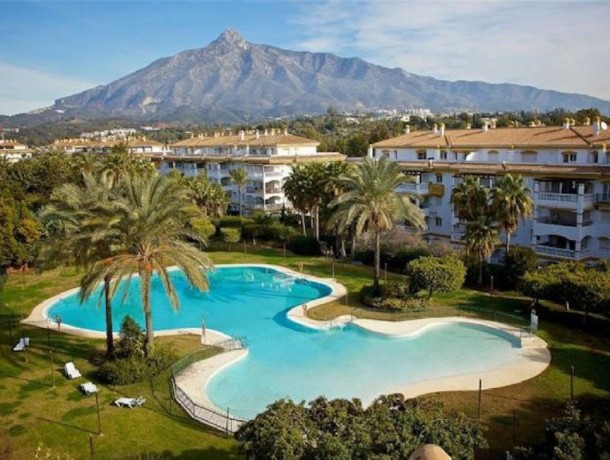 Apartment for sale in Nueva Andalucía, Marbella