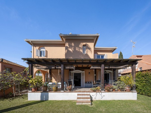 Villa for sale in The Golden Mile, Marbella