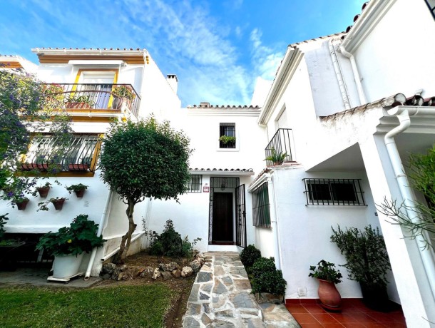 Townhouse for sale in Diana Park, Marbella