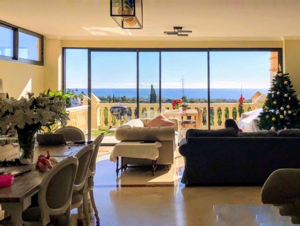 Townhouse for sale in Elviria, Marbella