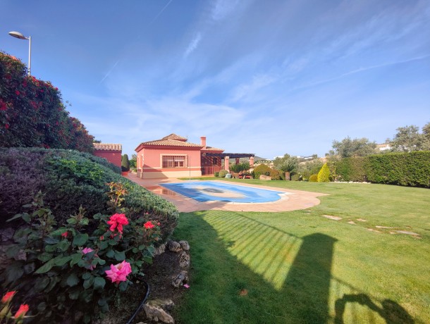 Villa for sale in Antequera, Marbella