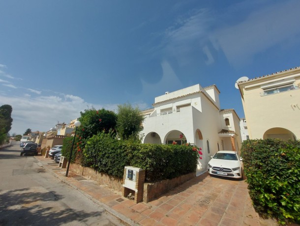 Townhouse for sale in La Duquesa, Marbella