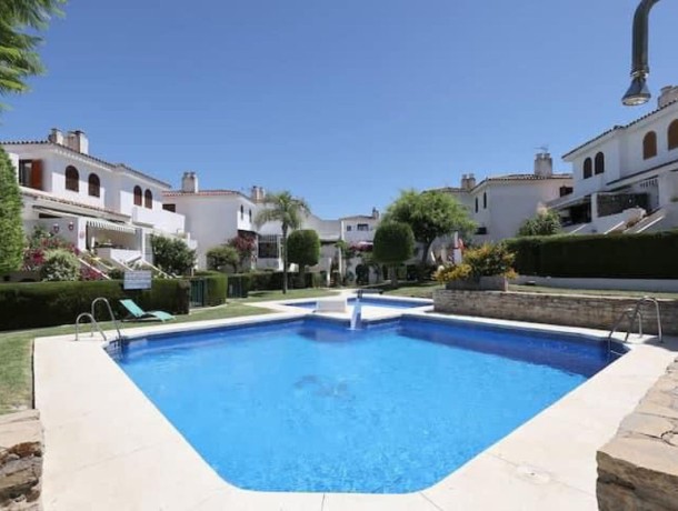 Townhouse for sale in Estepona, Marbella