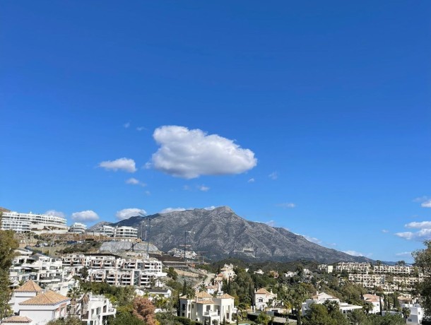Apartment for sale in La Quinta, Marbella
