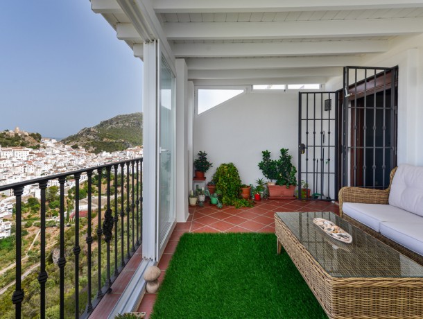 Townhouse for sale in Casares, Marbella