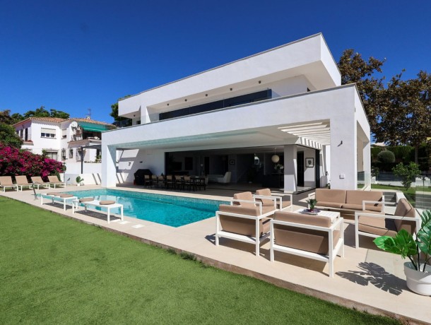 Villa for sale in Benalmadena Costa, Marbella