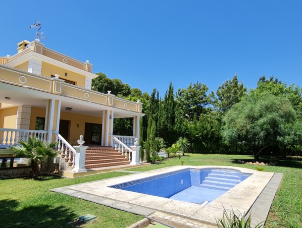 Villa for sale in Las Chapas, Marbella